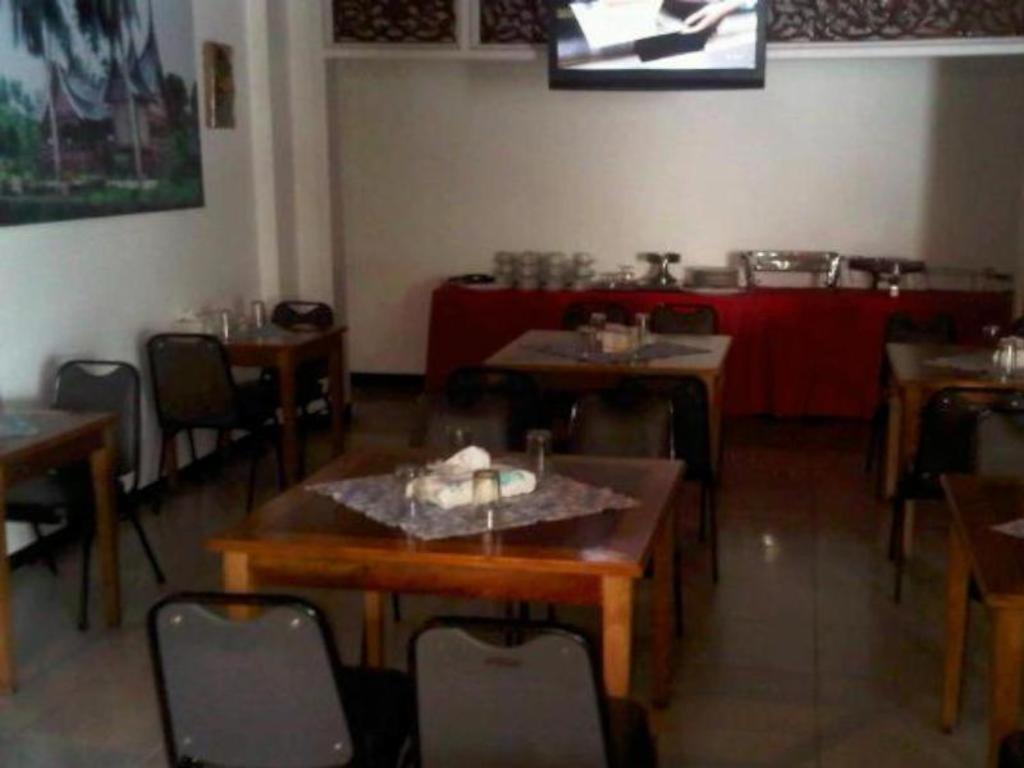 Ambun Suri Hotel Букитинги Екстериор снимка