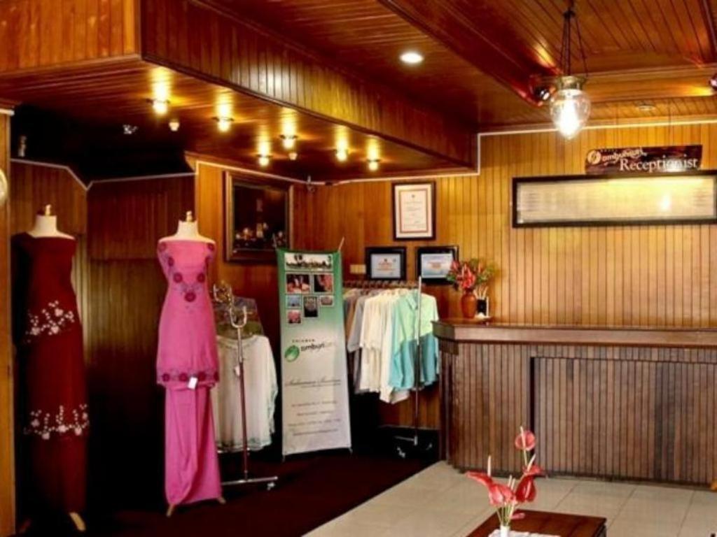 Ambun Suri Hotel Букитинги Екстериор снимка