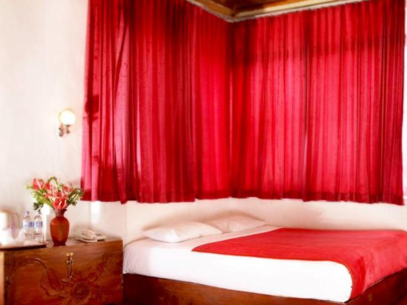 Ambun Suri Hotel Букитинги Екстериор снимка