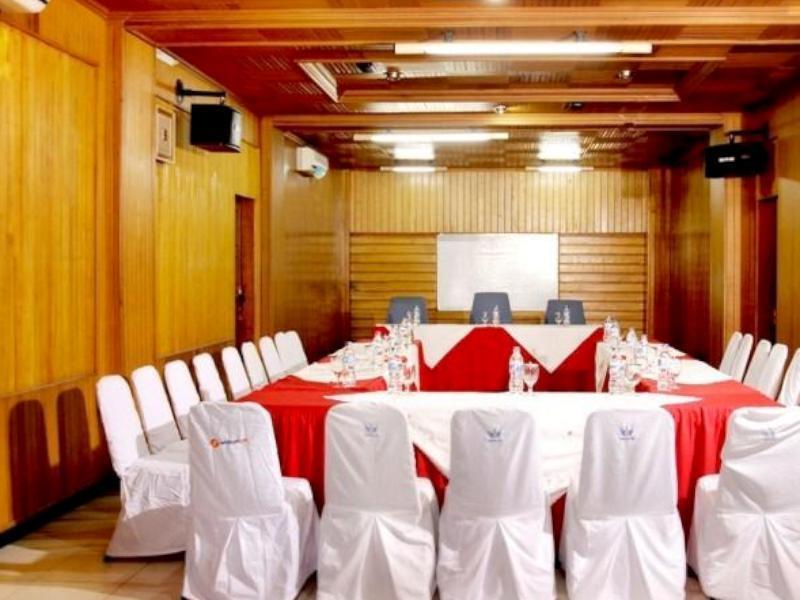 Ambun Suri Hotel Букитинги Екстериор снимка