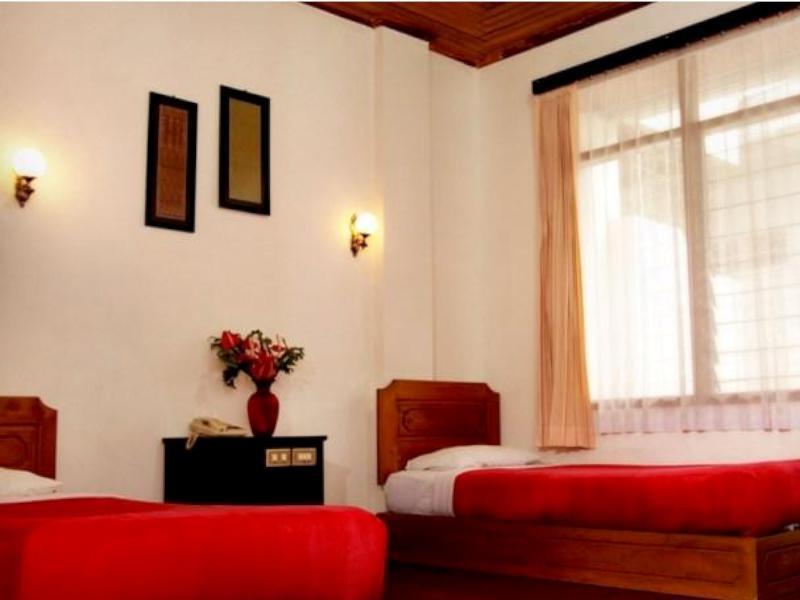 Ambun Suri Hotel Букитинги Екстериор снимка