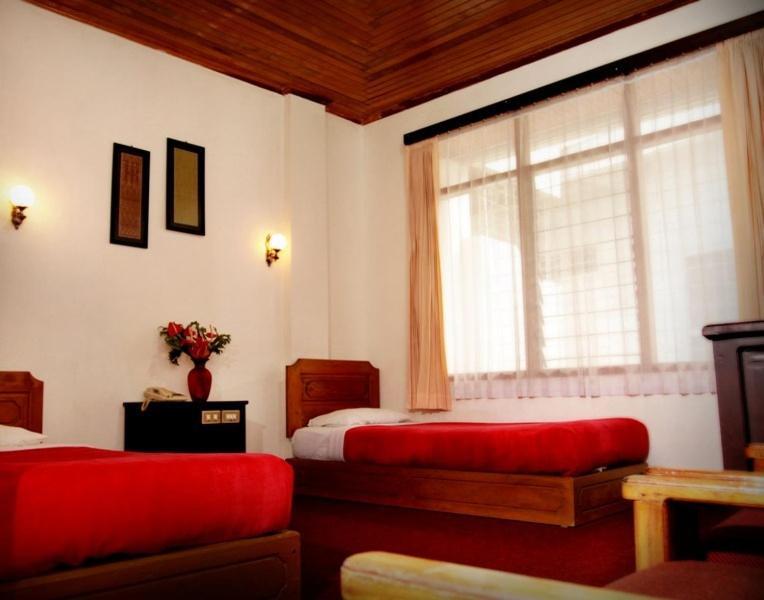 Ambun Suri Hotel Букитинги Екстериор снимка