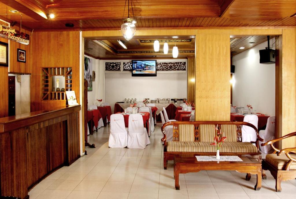 Ambun Suri Hotel Букитинги Екстериор снимка